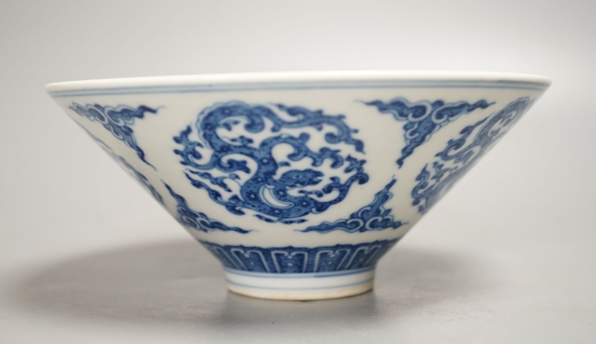 A Chinese blue and white bowl 16.5cm